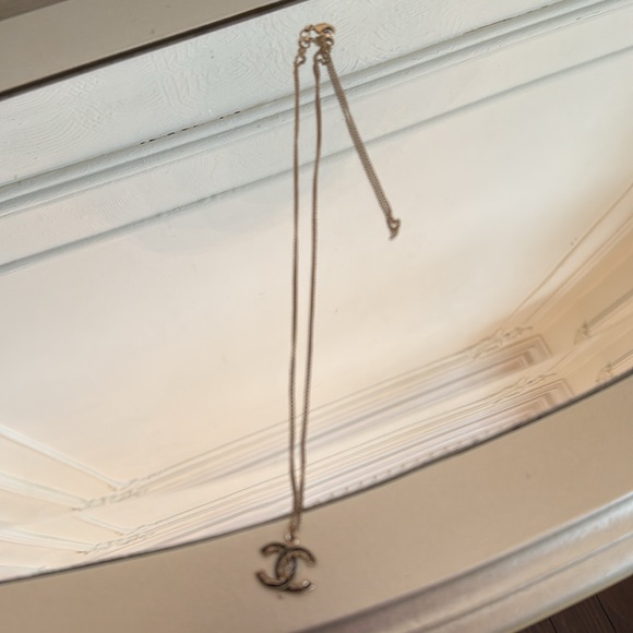 🛑 SOLD 🛑 Chanel 🖤 black enamel pendant necklace 18” • excellent condition - Picture 5 of 7